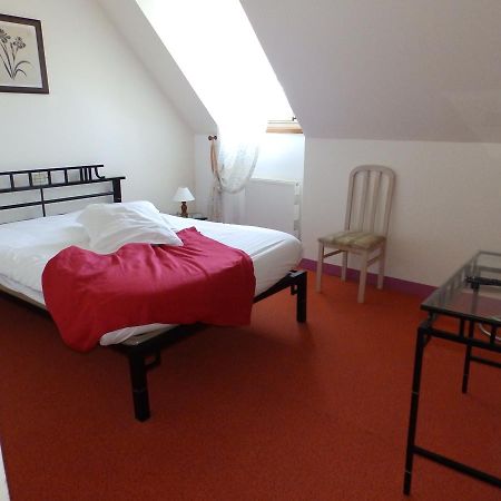 Hôtel La Fontaine Aux Loups à Saint-Sulpice-le-Dunois Extérieur photo