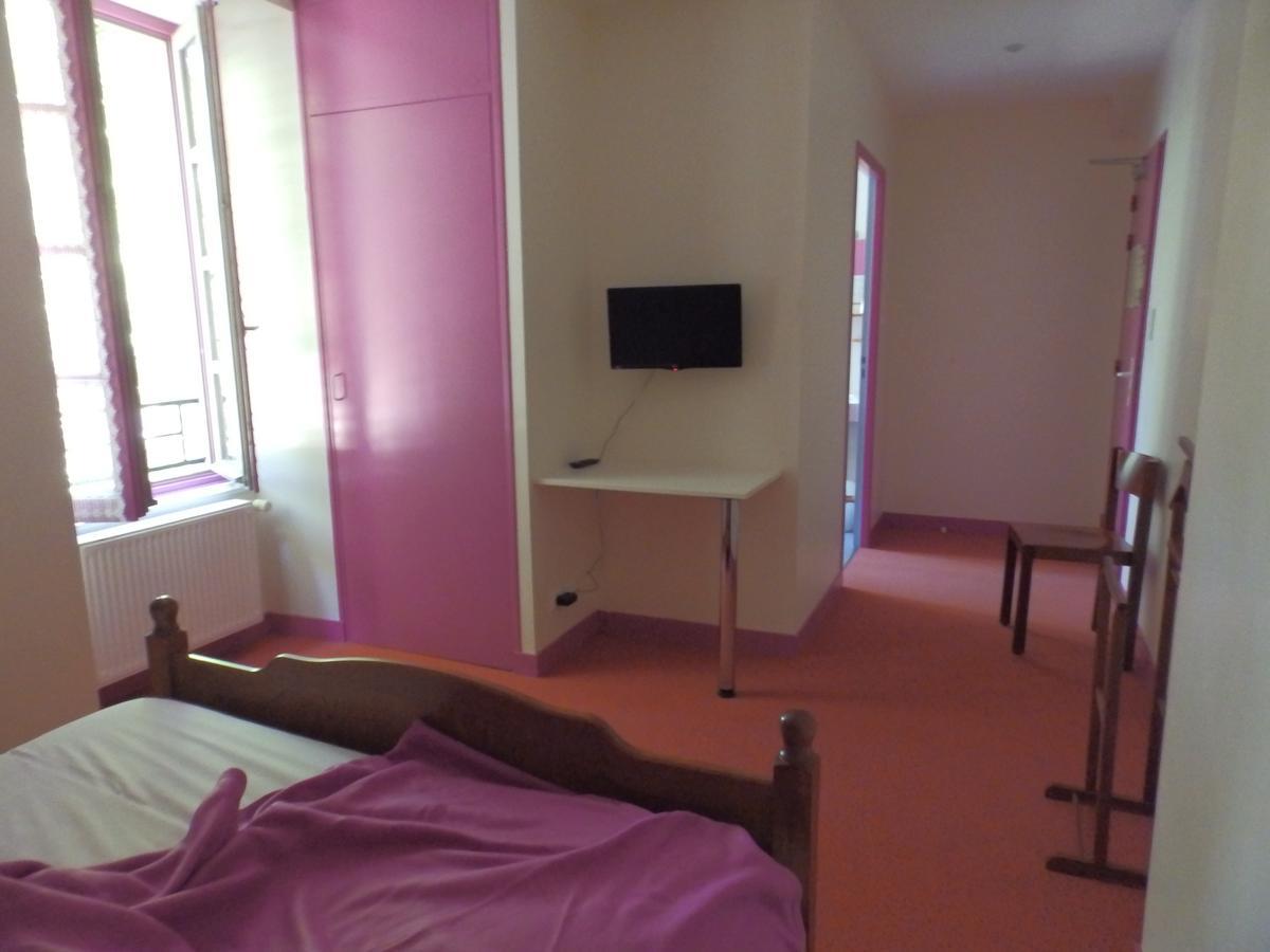 Hôtel La Fontaine Aux Loups à Saint-Sulpice-le-Dunois Extérieur photo