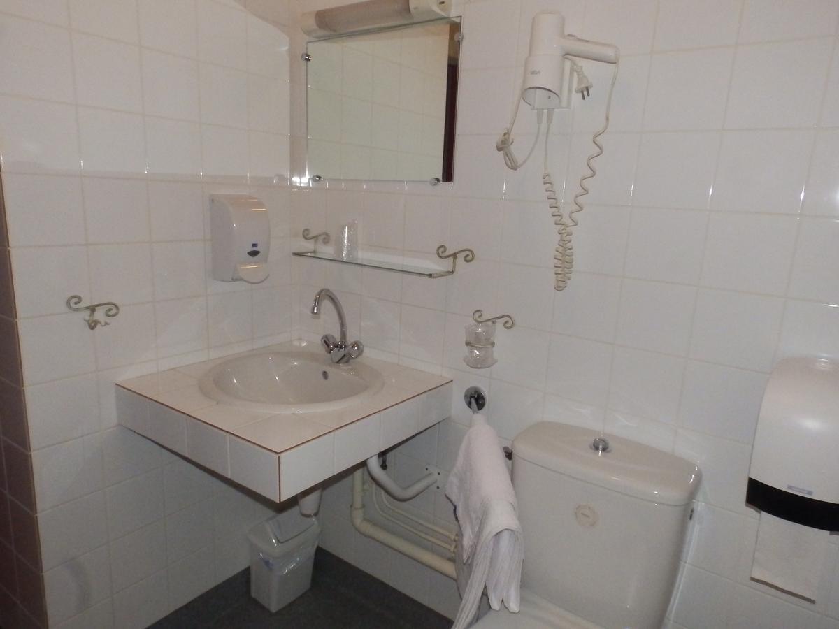 Hôtel La Fontaine Aux Loups à Saint-Sulpice-le-Dunois Extérieur photo