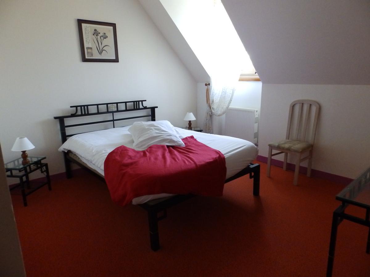 Hôtel La Fontaine Aux Loups à Saint-Sulpice-le-Dunois Extérieur photo