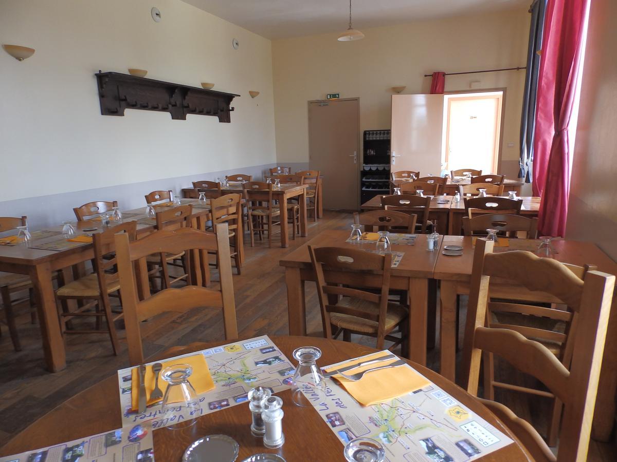 Hôtel La Fontaine Aux Loups à Saint-Sulpice-le-Dunois Extérieur photo