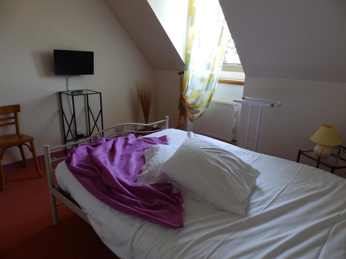 Hôtel La Fontaine Aux Loups à Saint-Sulpice-le-Dunois Extérieur photo