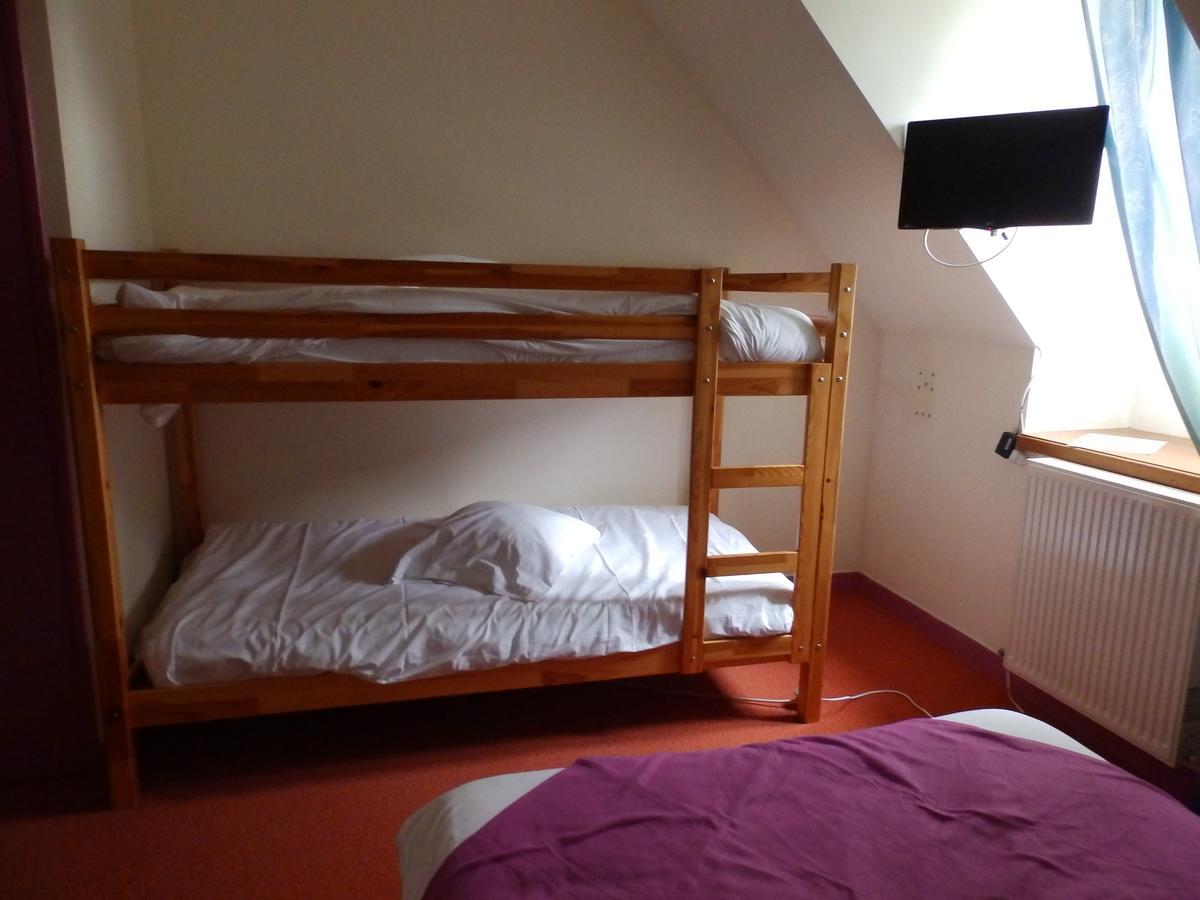 Hôtel La Fontaine Aux Loups à Saint-Sulpice-le-Dunois Extérieur photo