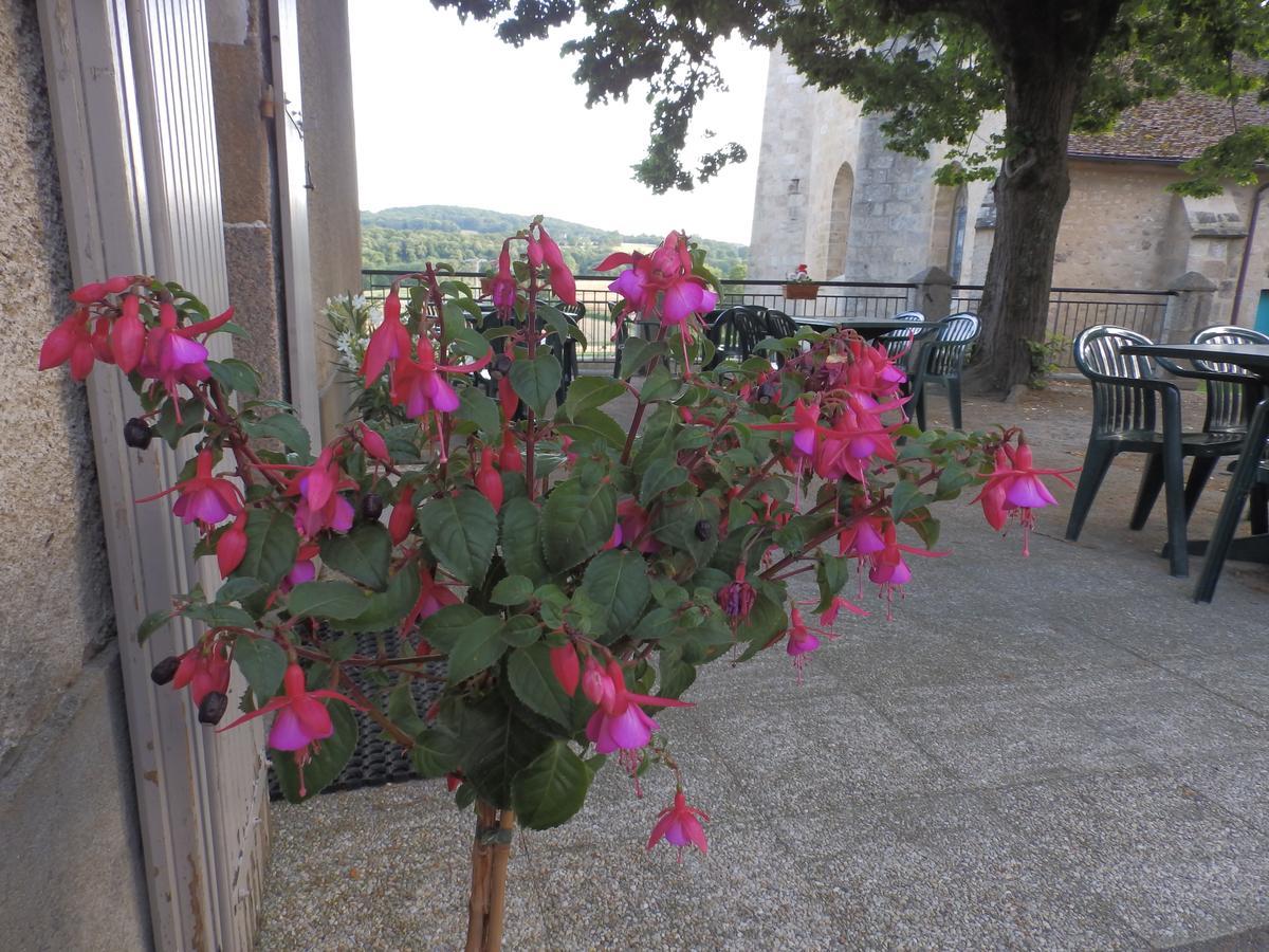 Hôtel La Fontaine Aux Loups à Saint-Sulpice-le-Dunois Extérieur photo