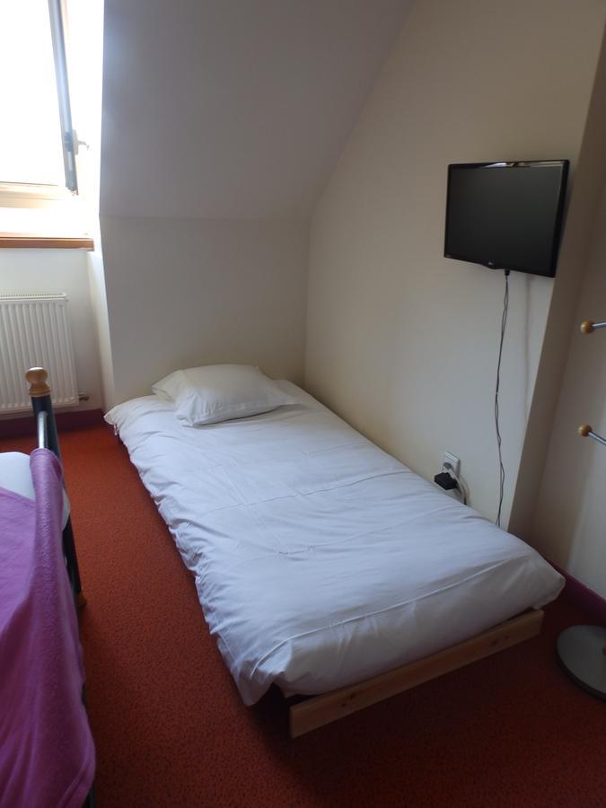 Hôtel La Fontaine Aux Loups à Saint-Sulpice-le-Dunois Extérieur photo